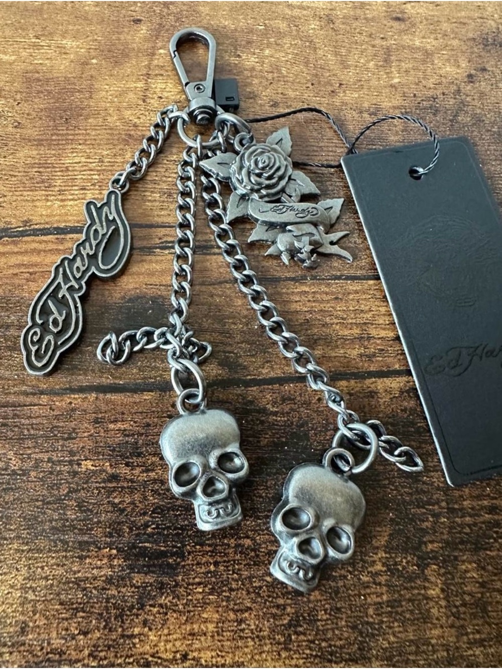 Ed Hardy Silver-Tone Skull & Rose Bag Charm Keychain Gunmetal Chains NWT - Picture 4 of 4